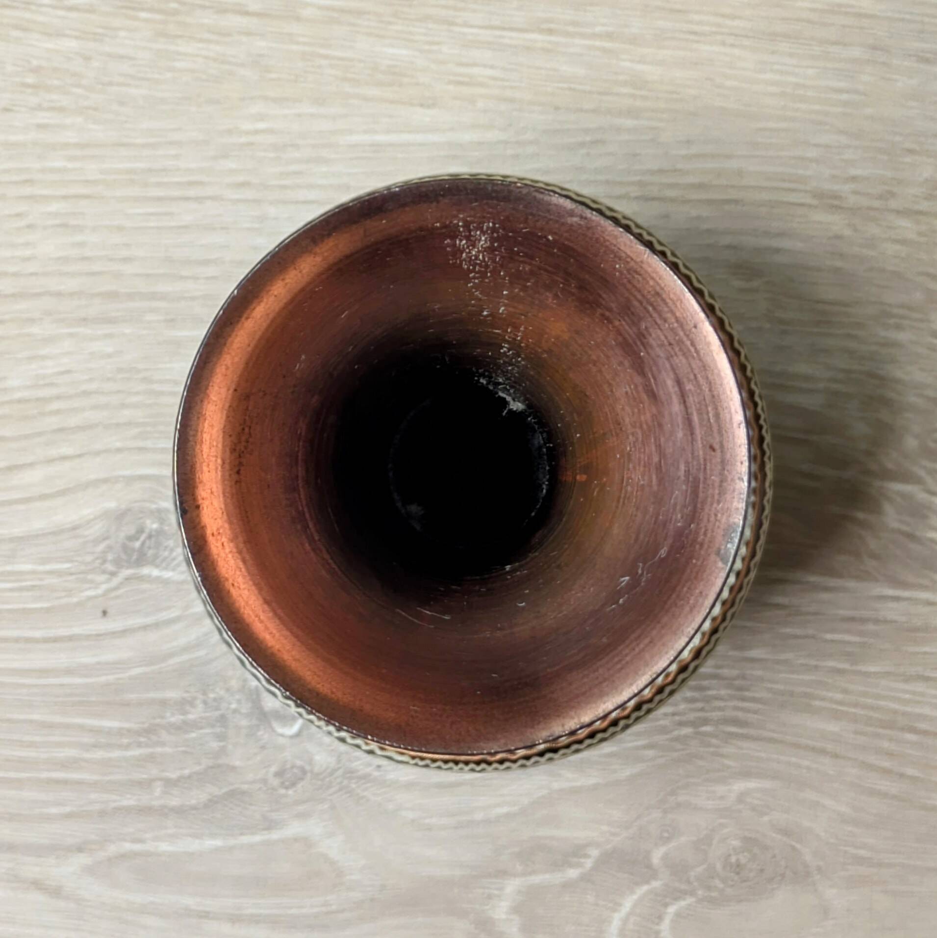 Decorative handcrafted vase in chiseled copper - Floral motifs - Orient / India