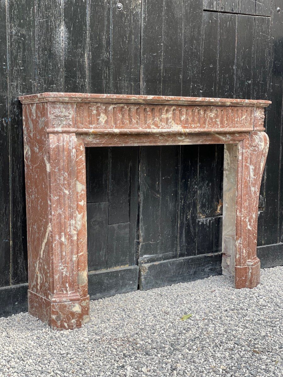 Fireplace in rancid marble around 188
