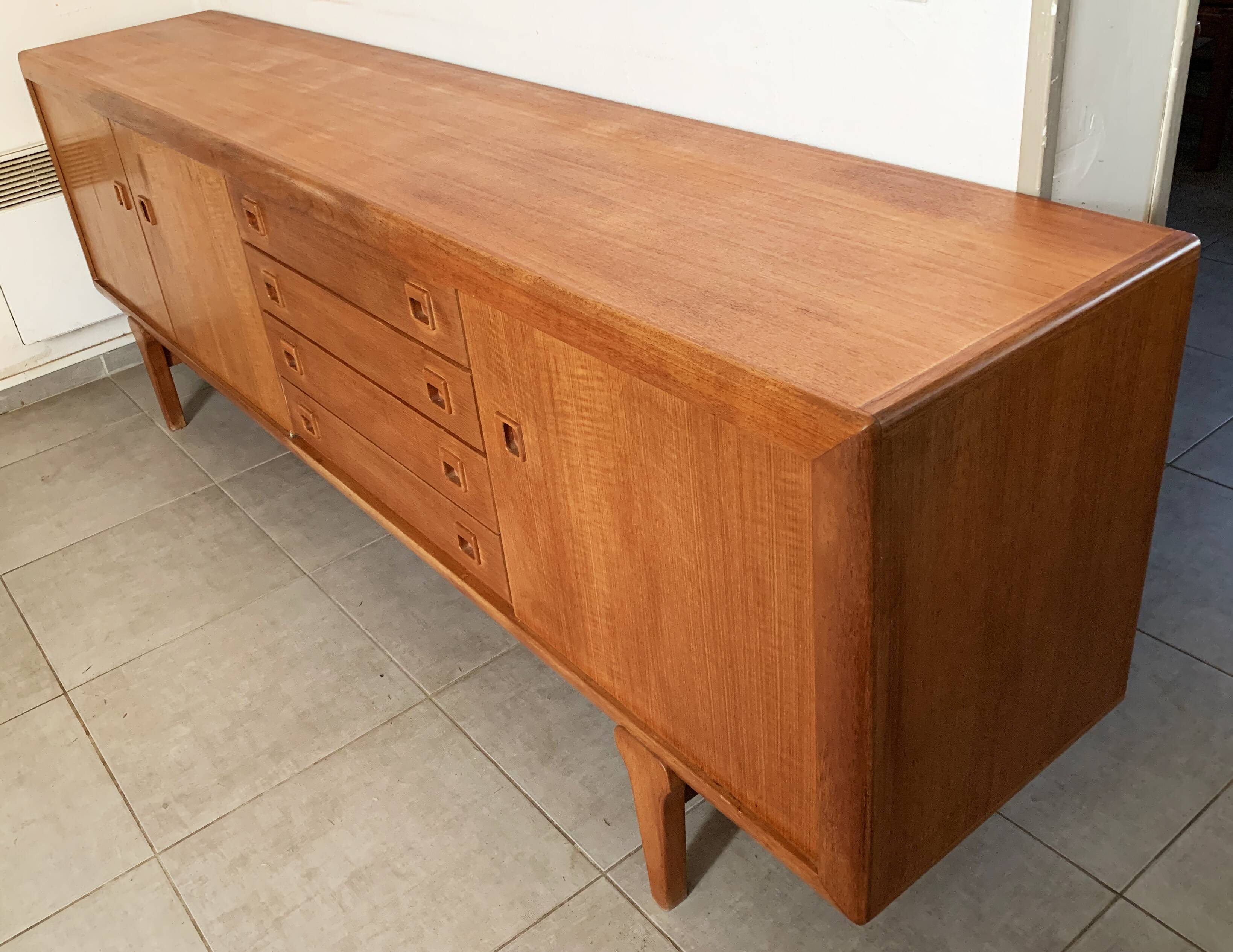 Large Danish vintage row in blond teak from the 60s