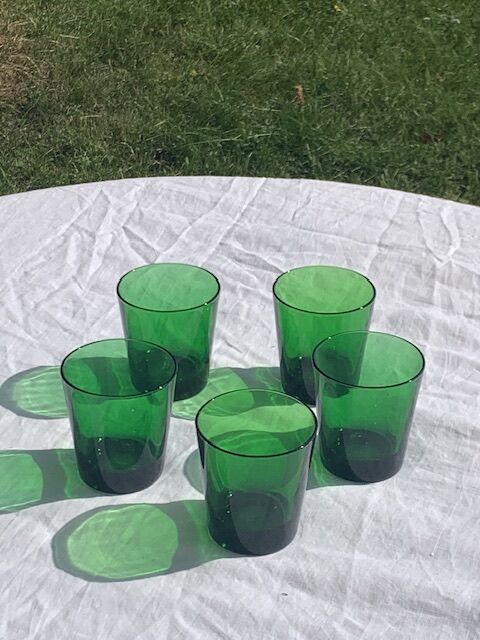5 glasses in green glass with water or aperitif, made in italy, vintage