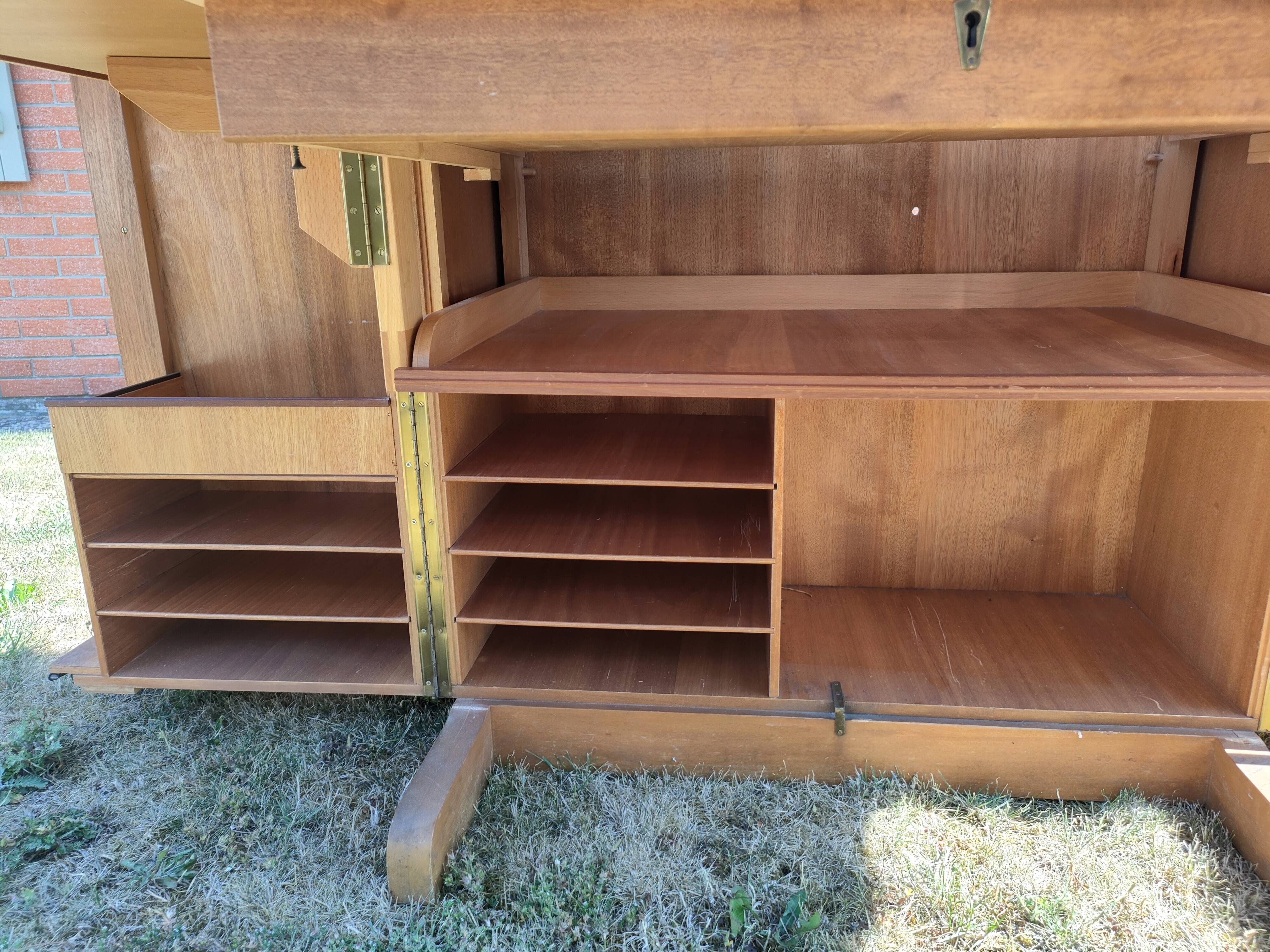 Bureau « magic box »  dans le style de Mummenthaler & Meier