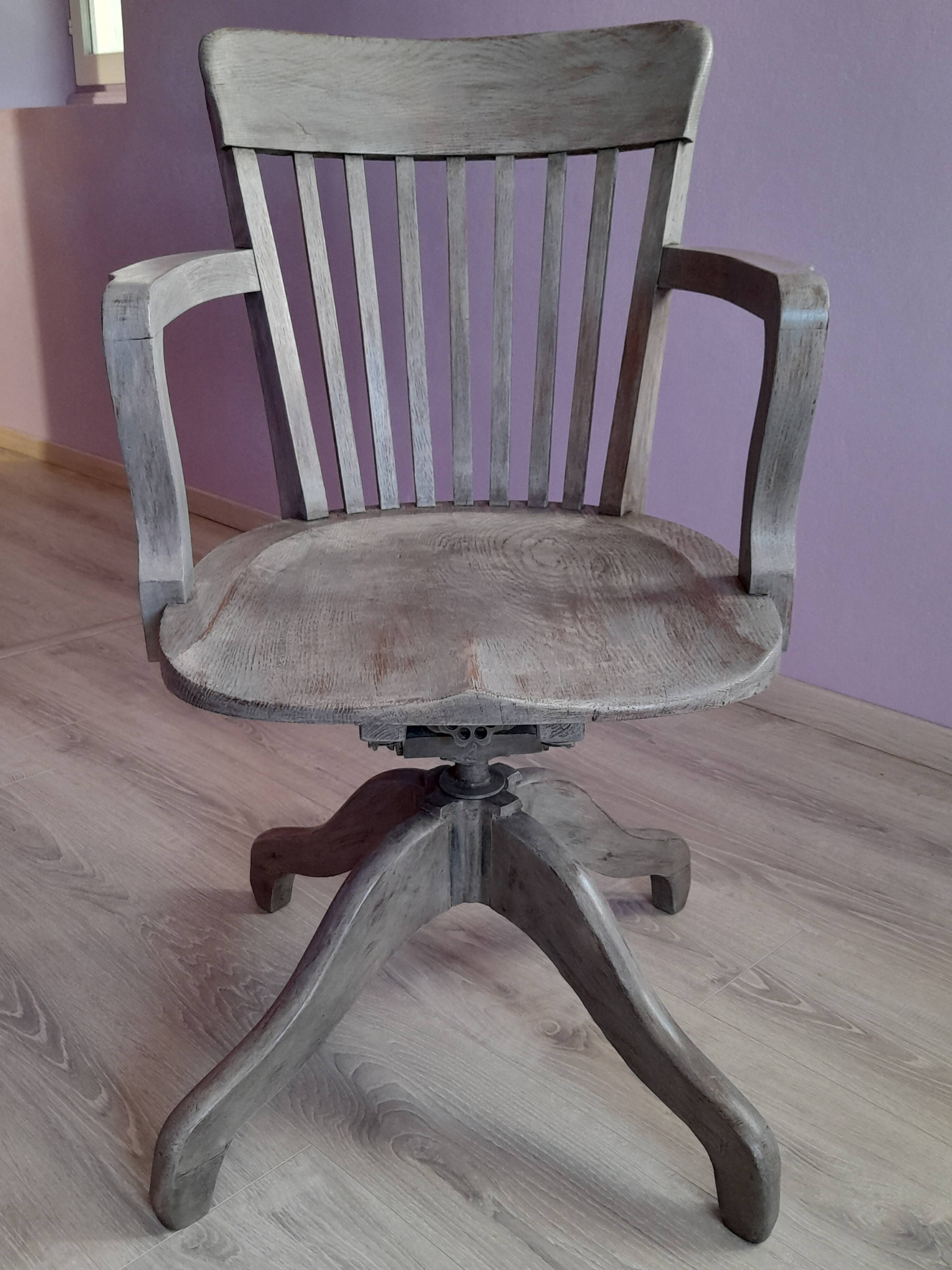 Swivel office chair in gray lacquered wood