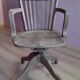Fauteuil de bureau pivotant en bois laqué gris