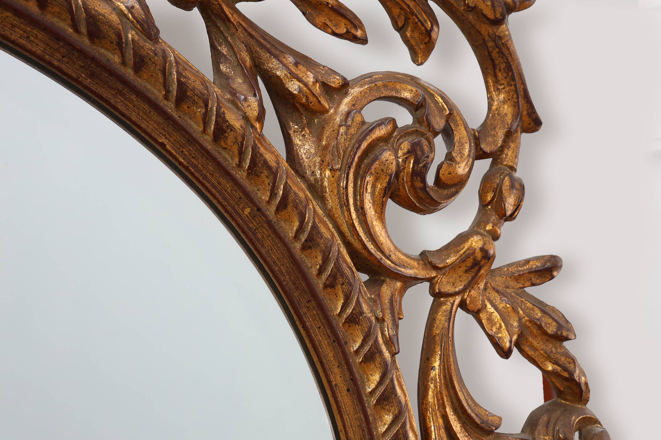 Miroir baroque doré de grande taille du 20e siècle par Deknudt Belgique