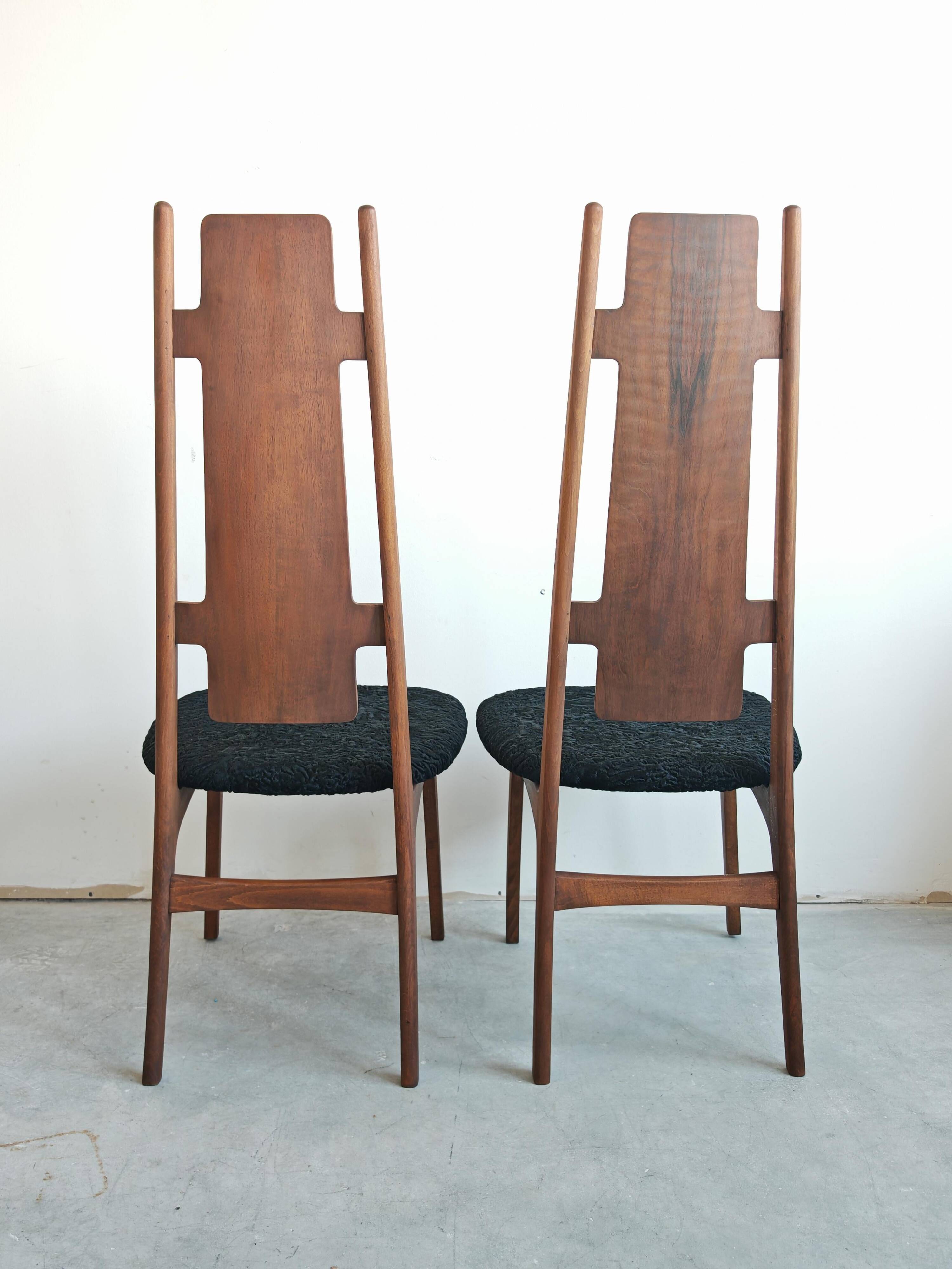 Paire de chaises mid-century en peau d'agneau Astrakan