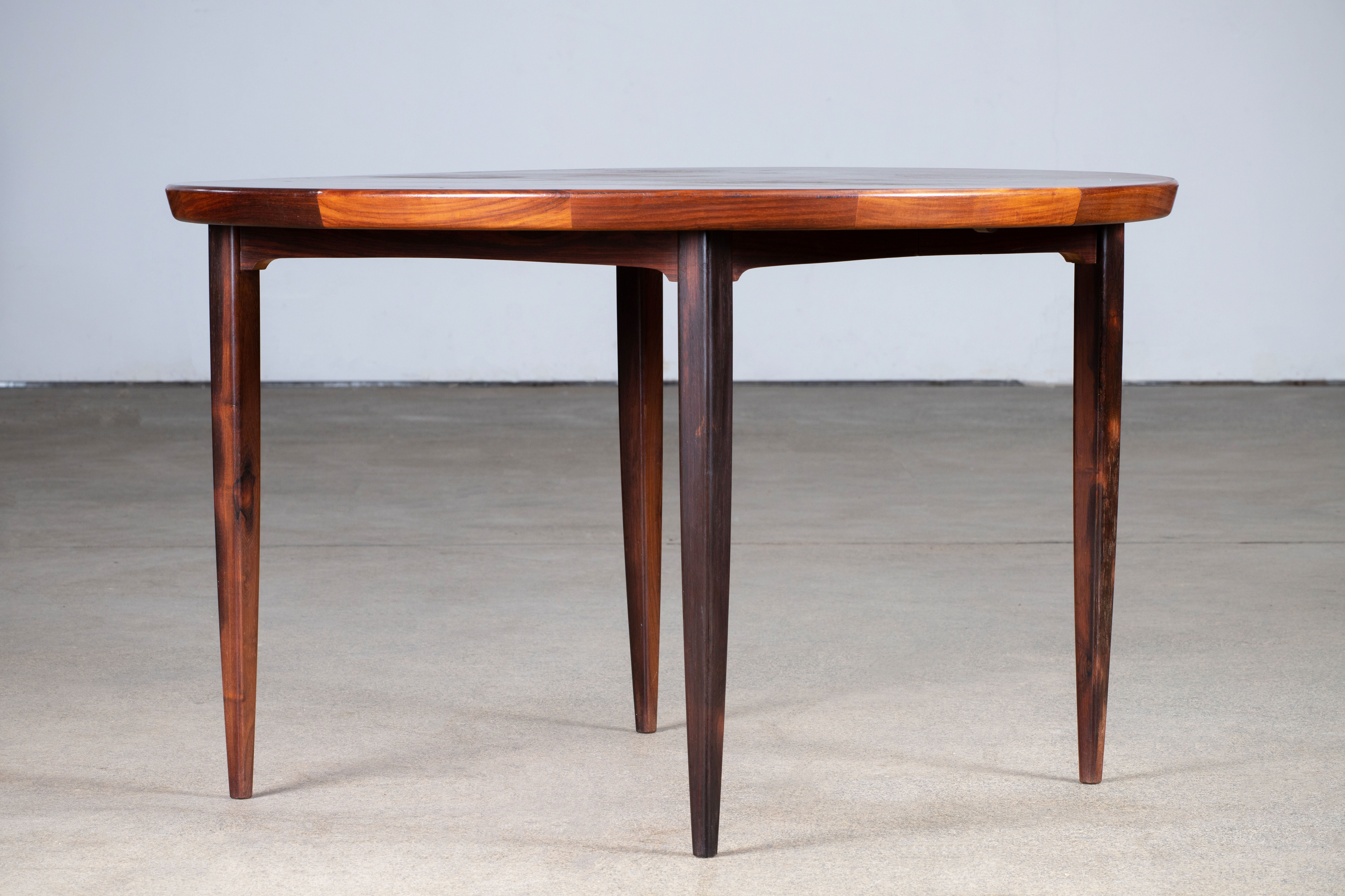 Scandinavian extendable rosewood table - 1960