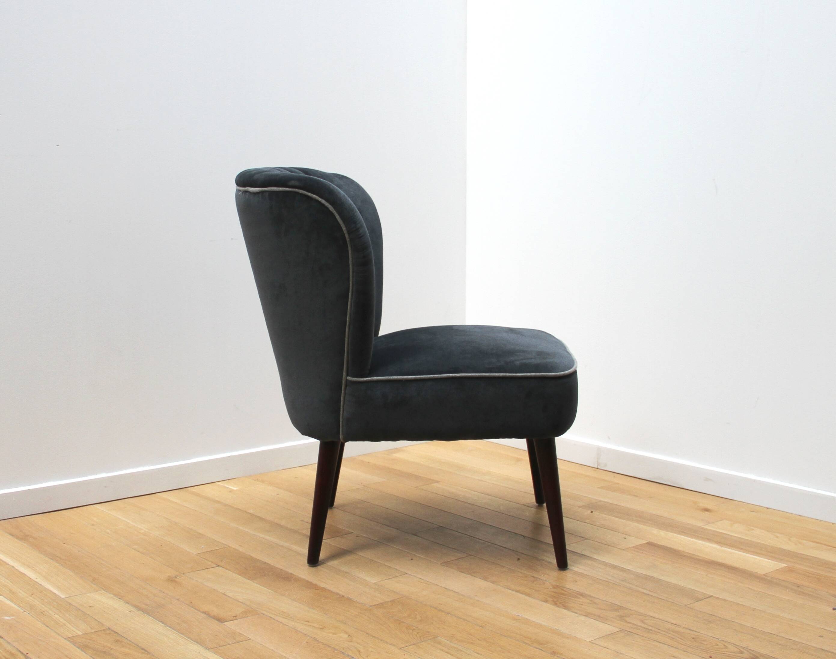 Pair of Smocker armchairs, Dutch Bone