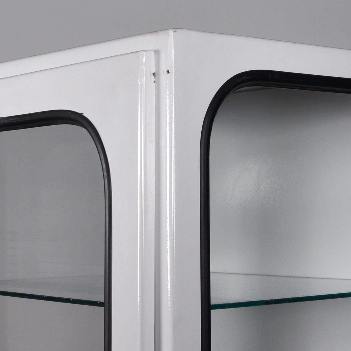 Showcase with 5 shelves in glass 1975