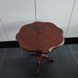 Pedestal table