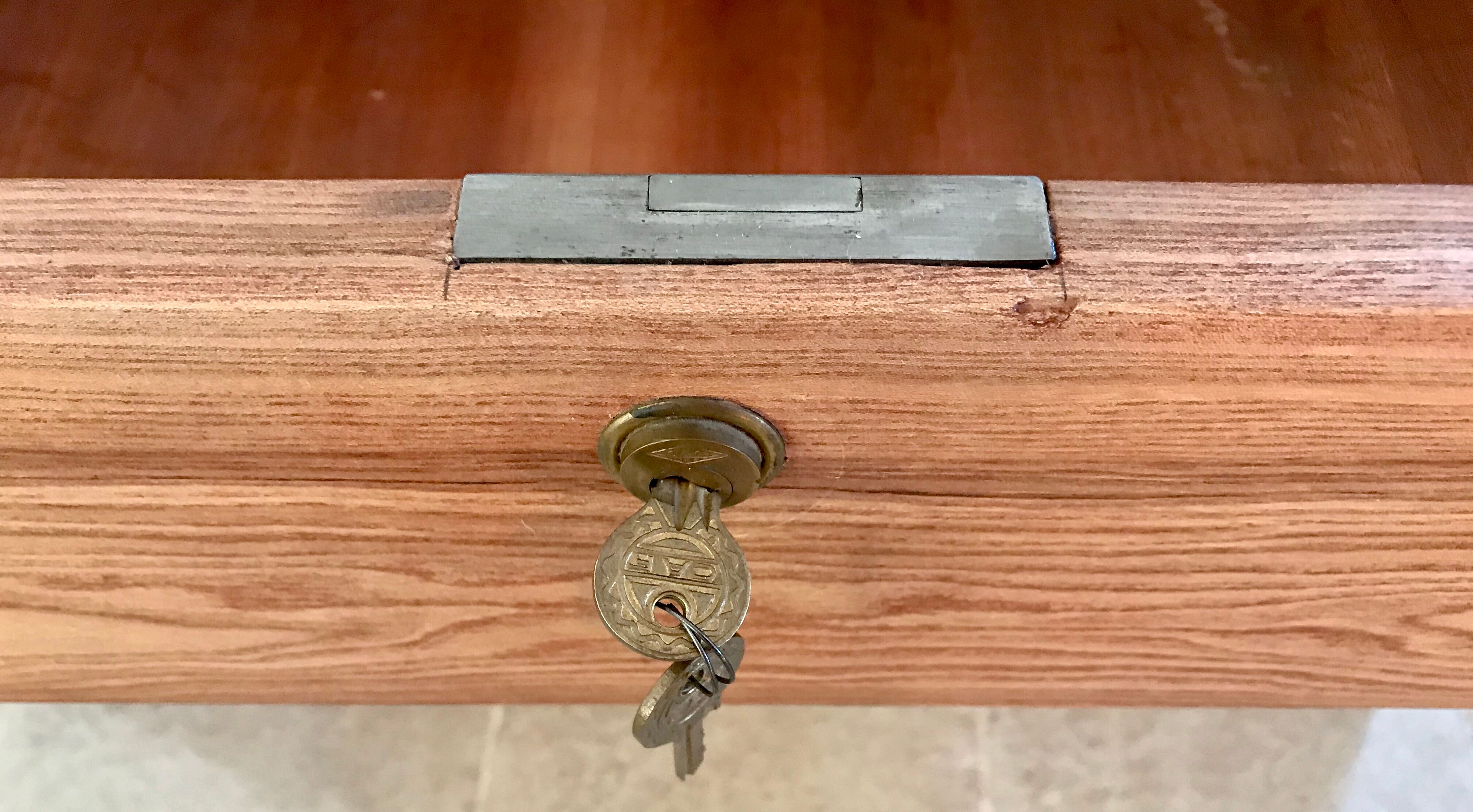 Vintage chest of drawers