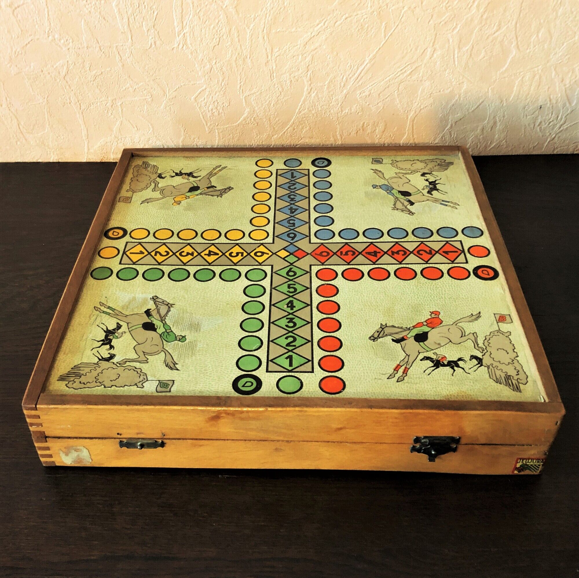 Boîte de jeu plateau de société jeujura petits chevaux, dames ... an 35/40