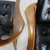 Ensemble de deux fauteuils au design scandinave avec coussins en cuir noir
