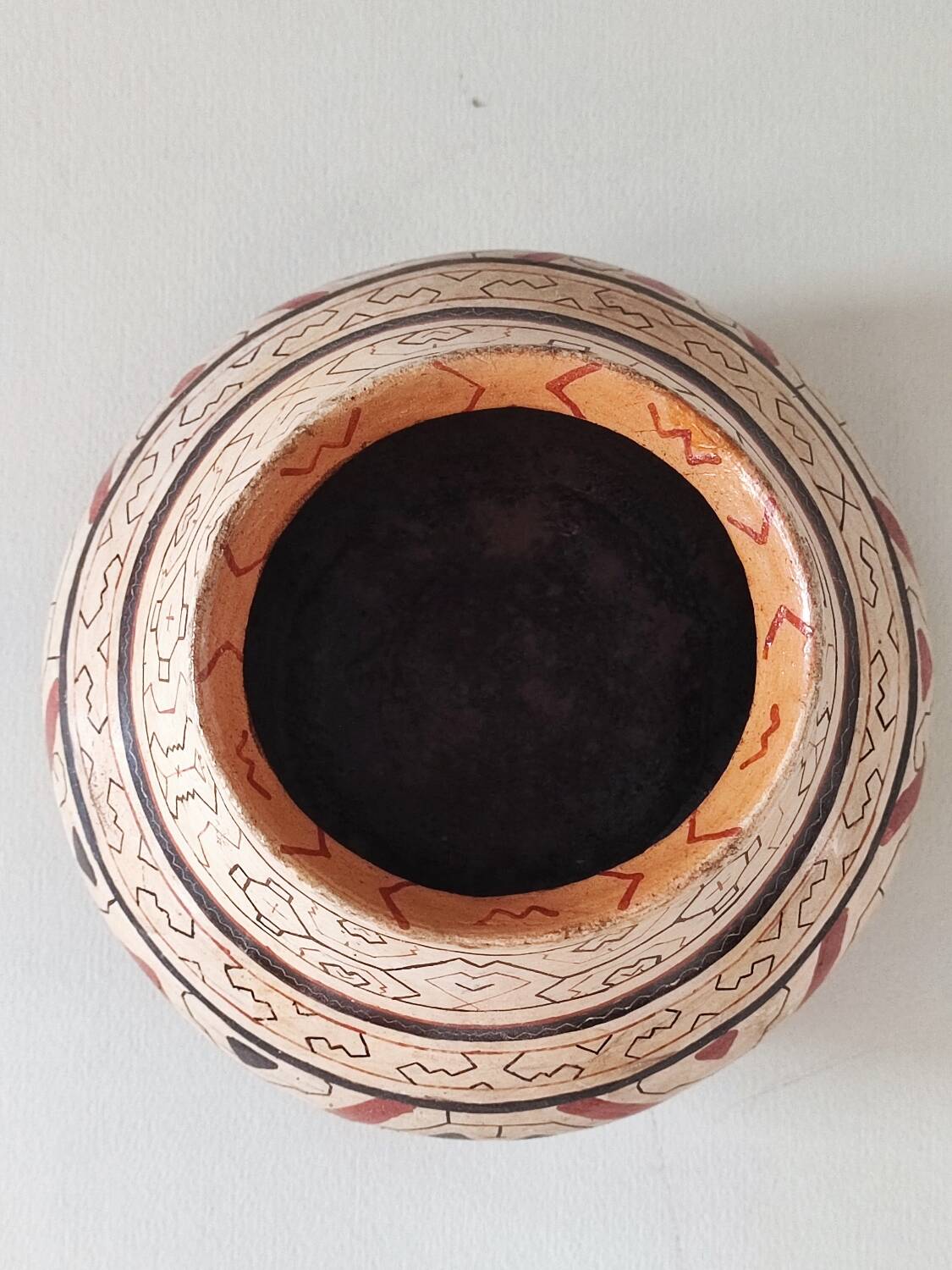 Peruvian Shipibos pottery vase