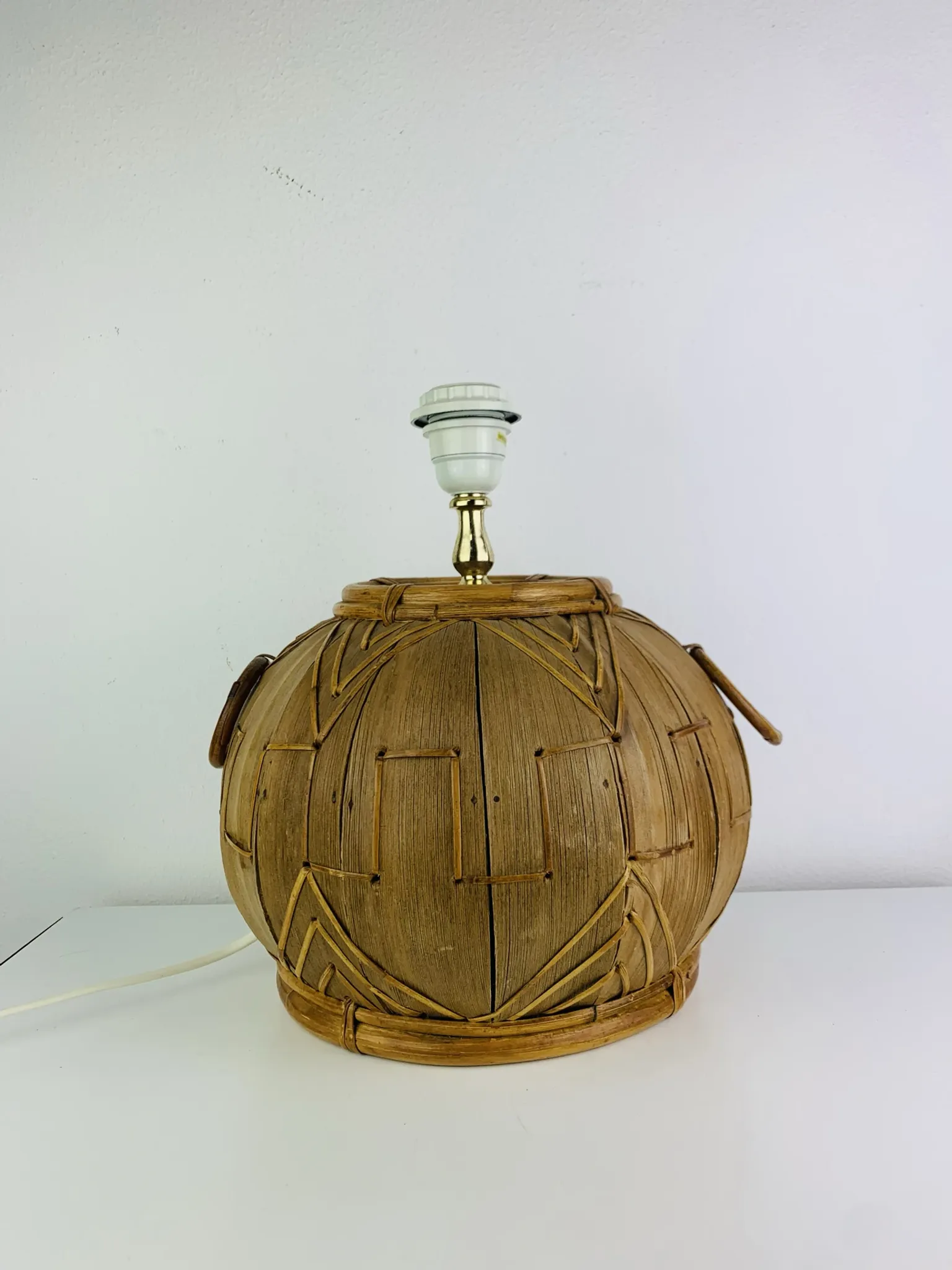Lampe boule en osier des années 60, style Jungle Chic
