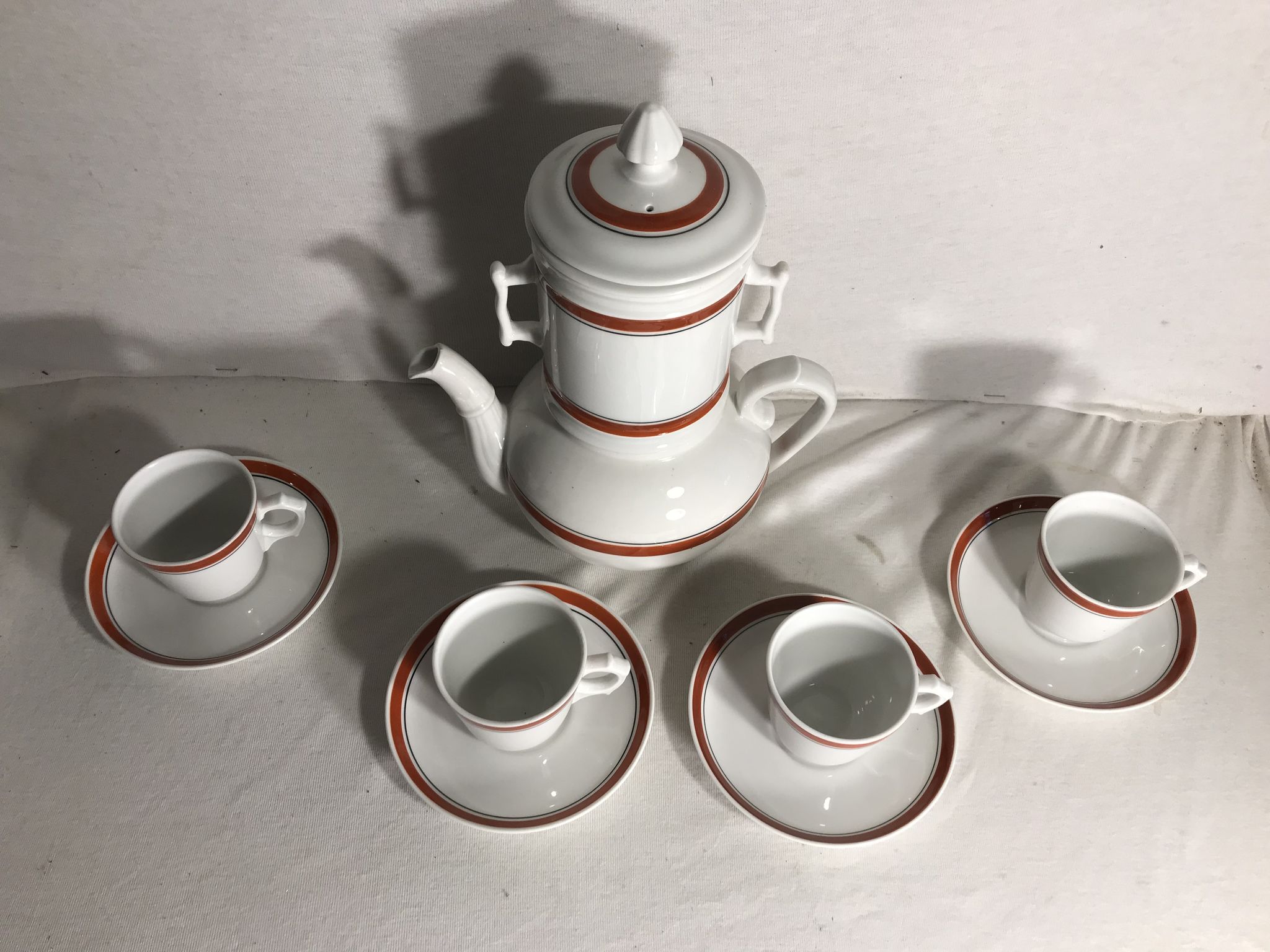 Théière Pillivuyt et 4 tasses céramique vintage