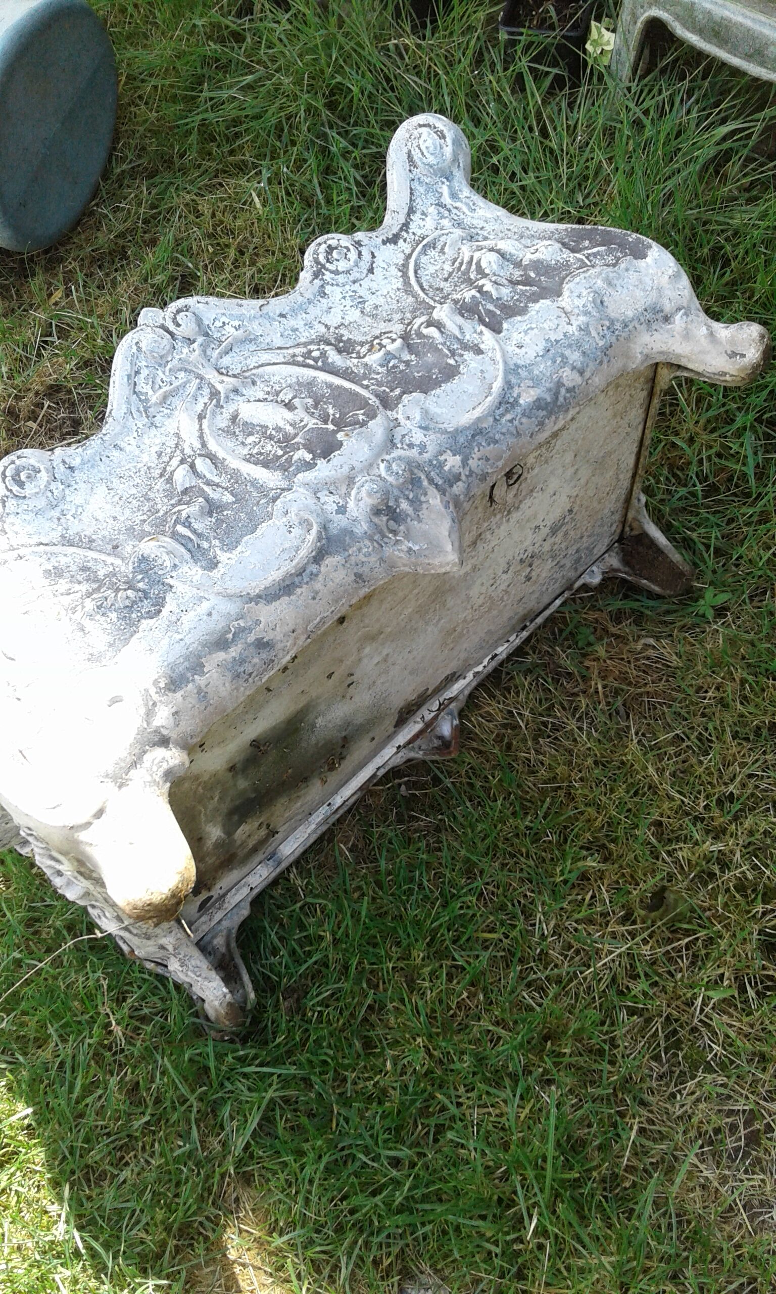 Cast-cast planter of the 19th