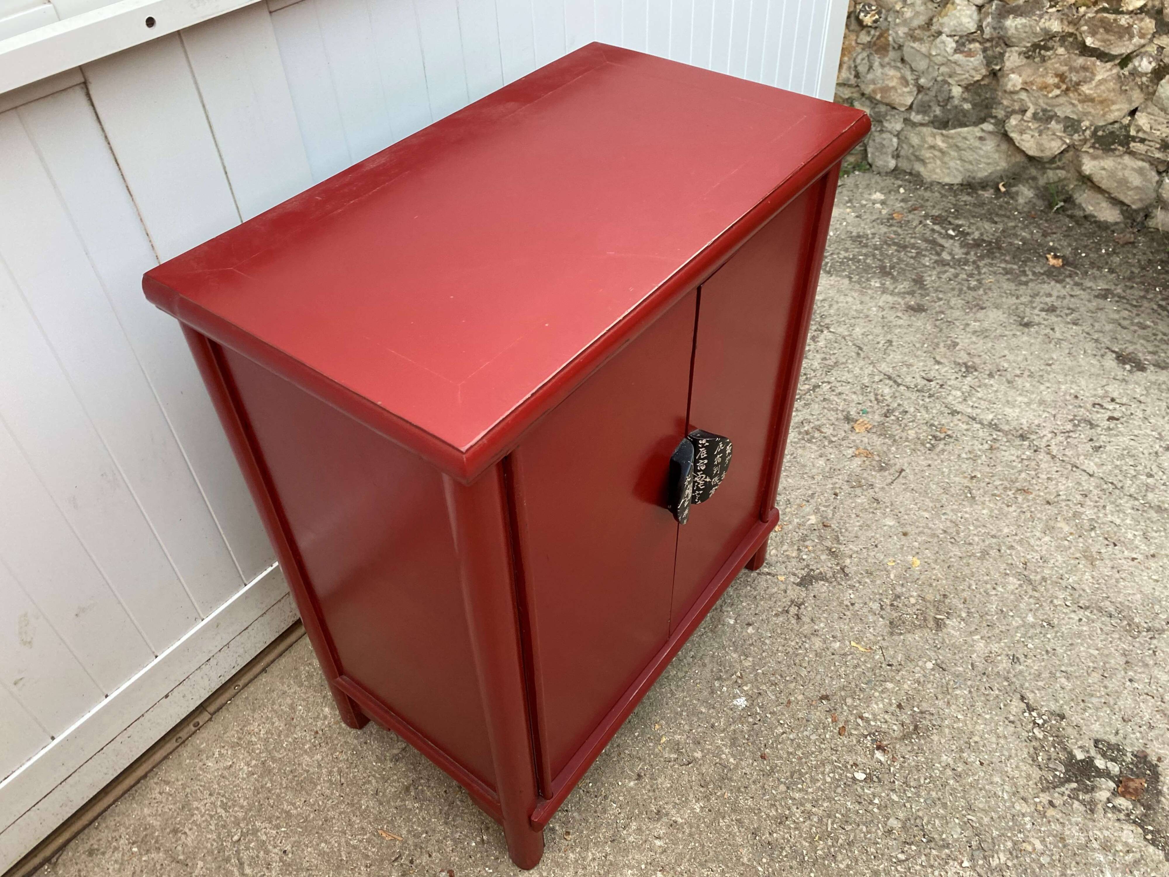 Red storage unit with 2 doors in solid wood, Chinese style, 1950