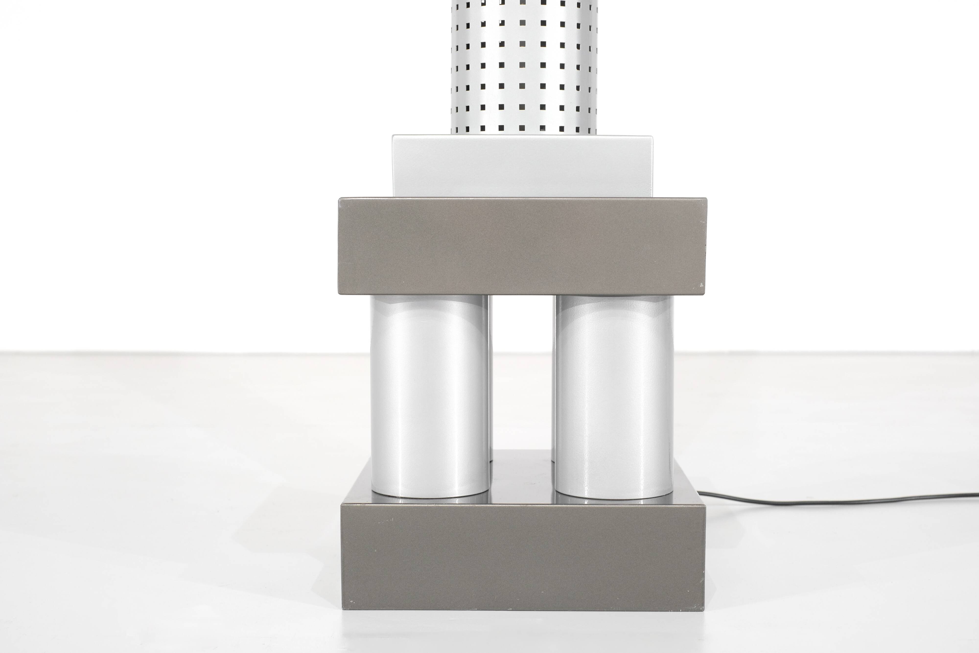 Floor lamp model "Chicago Tribune" in grey and silver enamelled metal, with