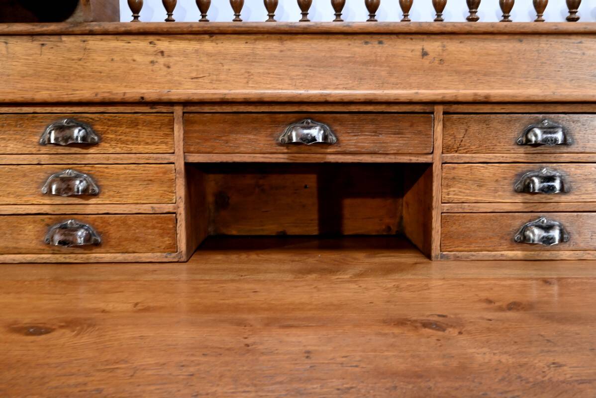 Oak apothecary counter – 1920