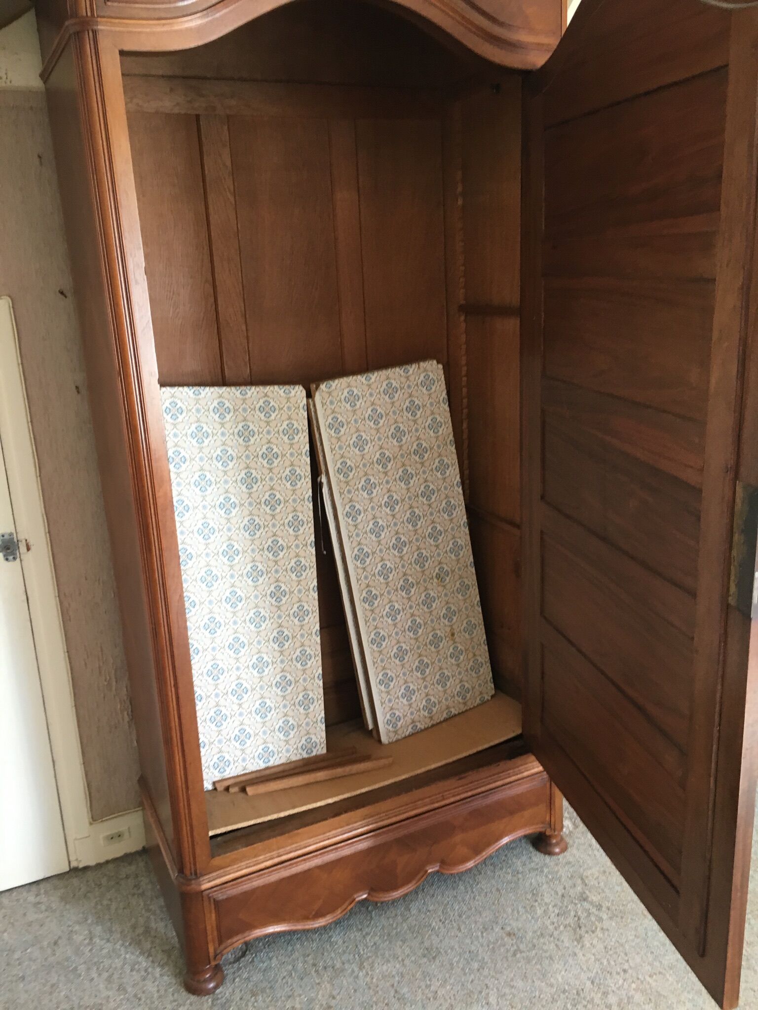 Glass cabinet Louis Philippe