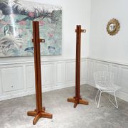Duo de porte-manteaux 1970 en orme massif