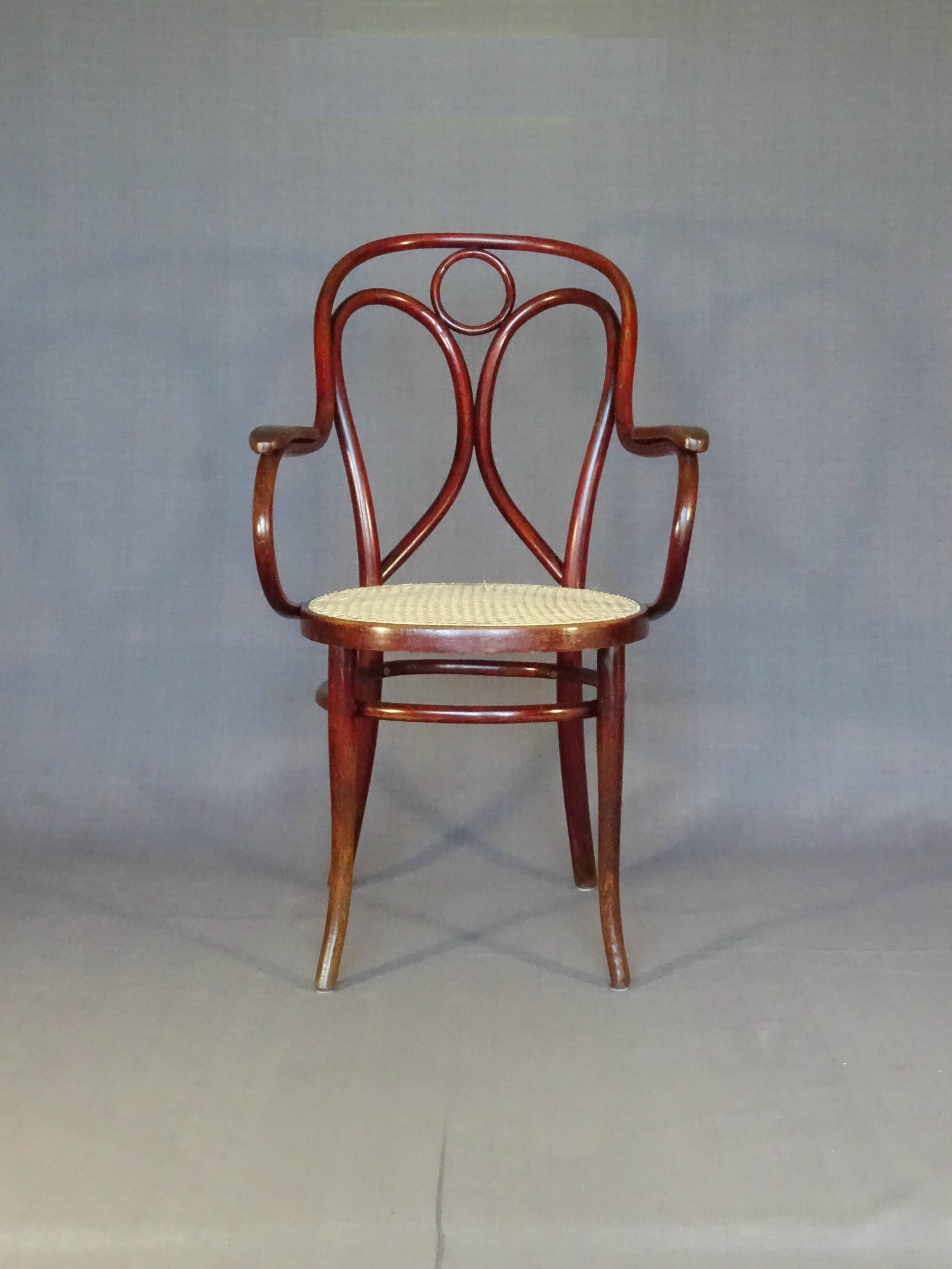 Fauteuil Thonet N°19 canné neuf , prêt à servir- Vers 1905 -