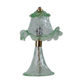 Lampe de table en verre de Murano en vert délicat, abat-jour ondulé, design italien des années 1980 – Décor de chevet élégant