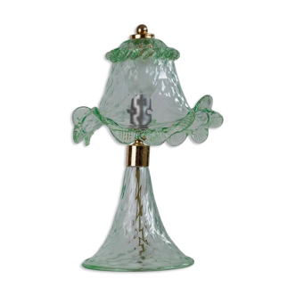 Murano Glass Table Lamp in Delicate Green, Wavy Shade, Italian 1980s Design – Elegant Bedside Decor