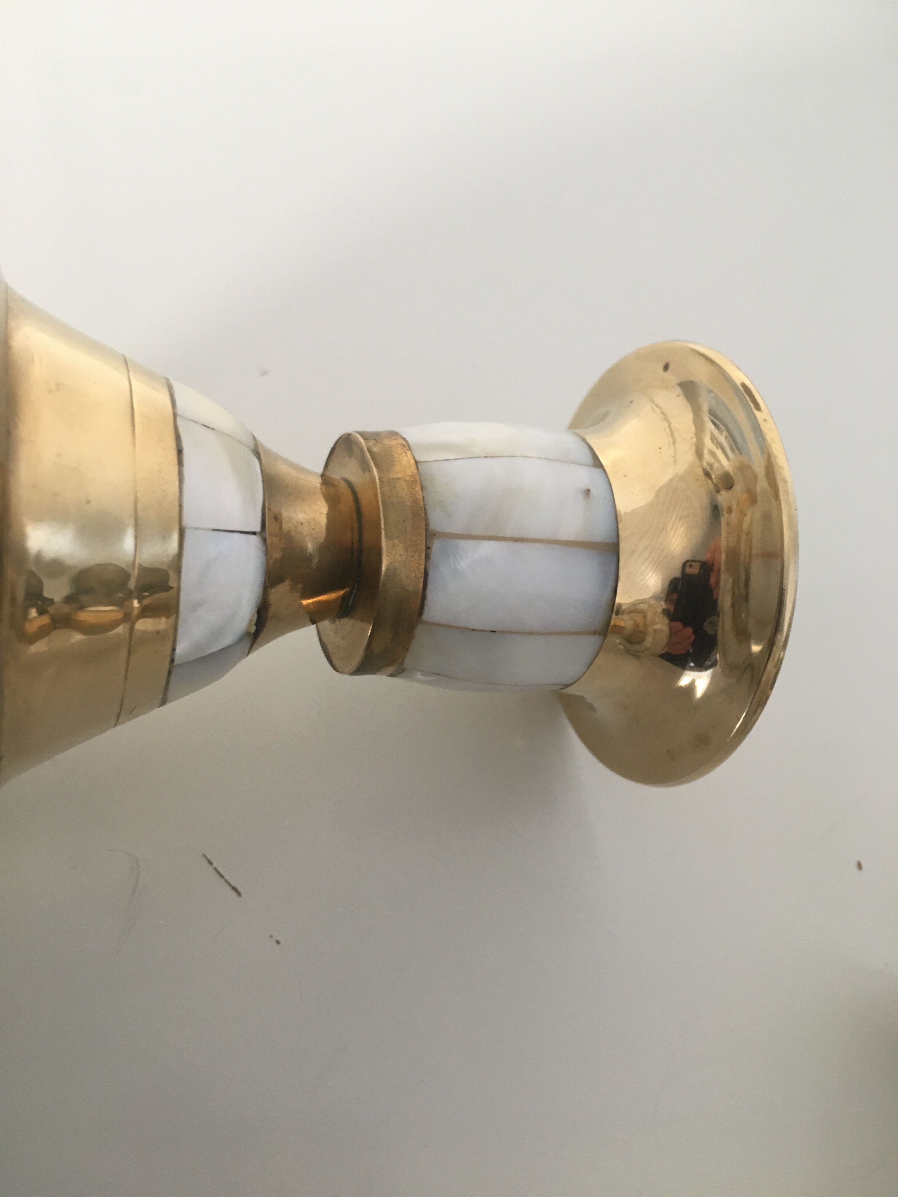 Set of 2 mother-of-pearl candlesticks and brass