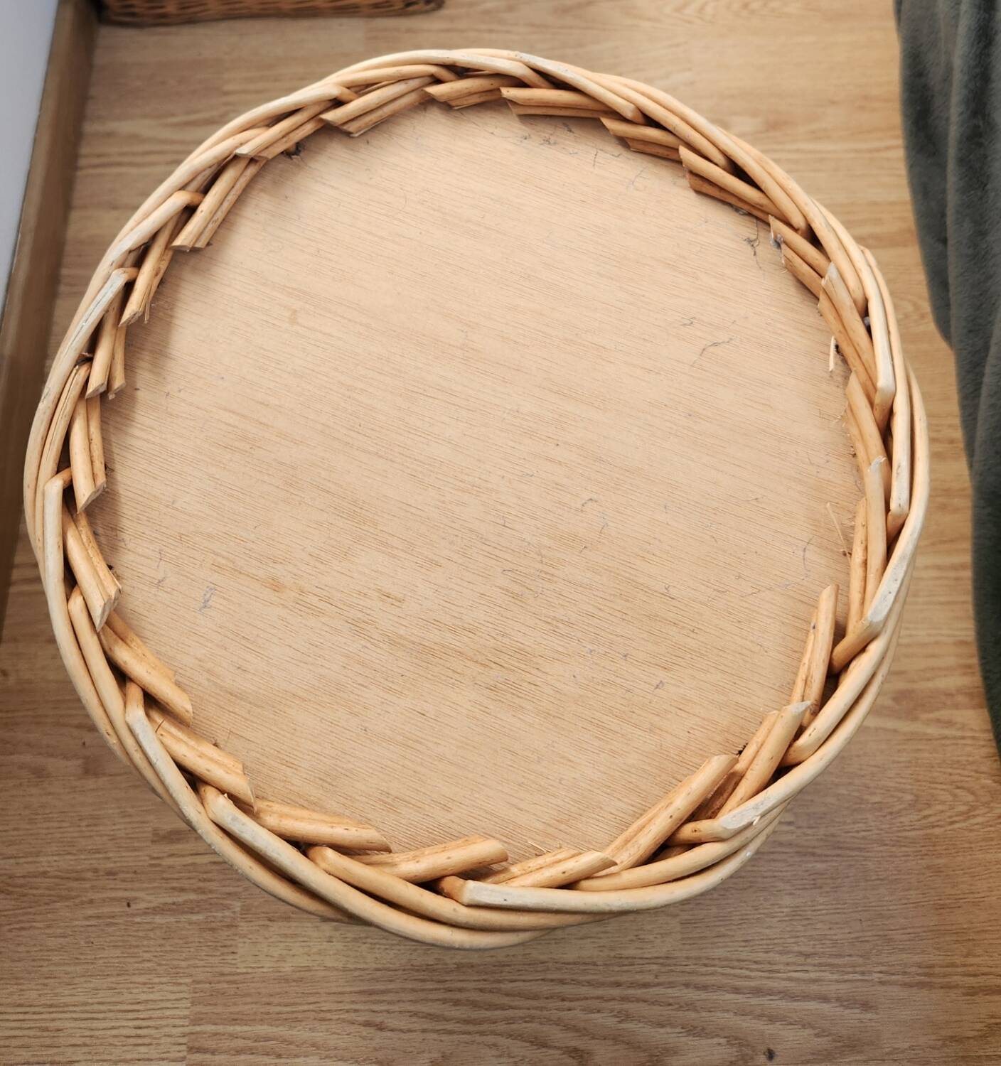 Porte-parapluie en osier fait main : vintage