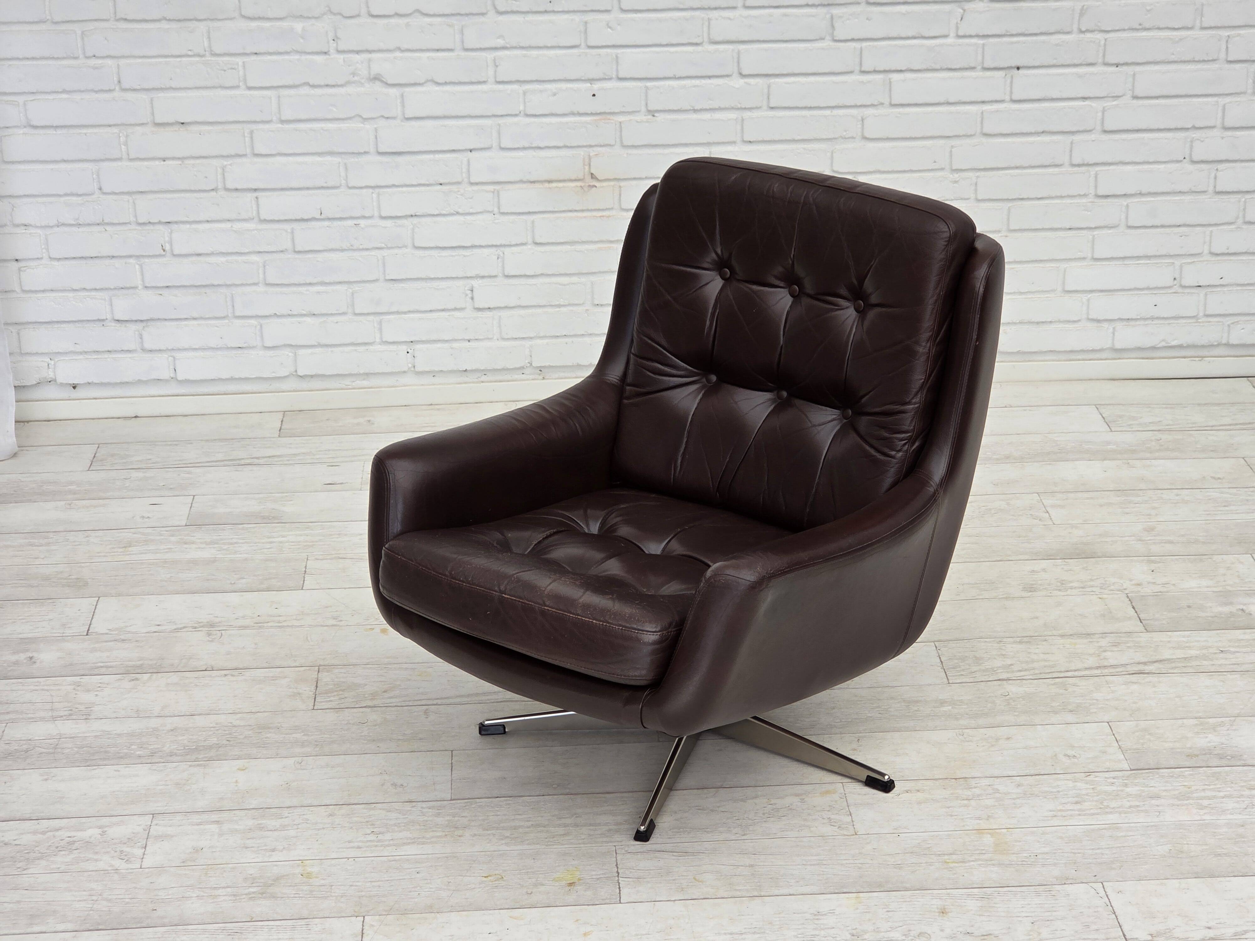 1970s, set of two swivel lounge chairs with footstool, leather.