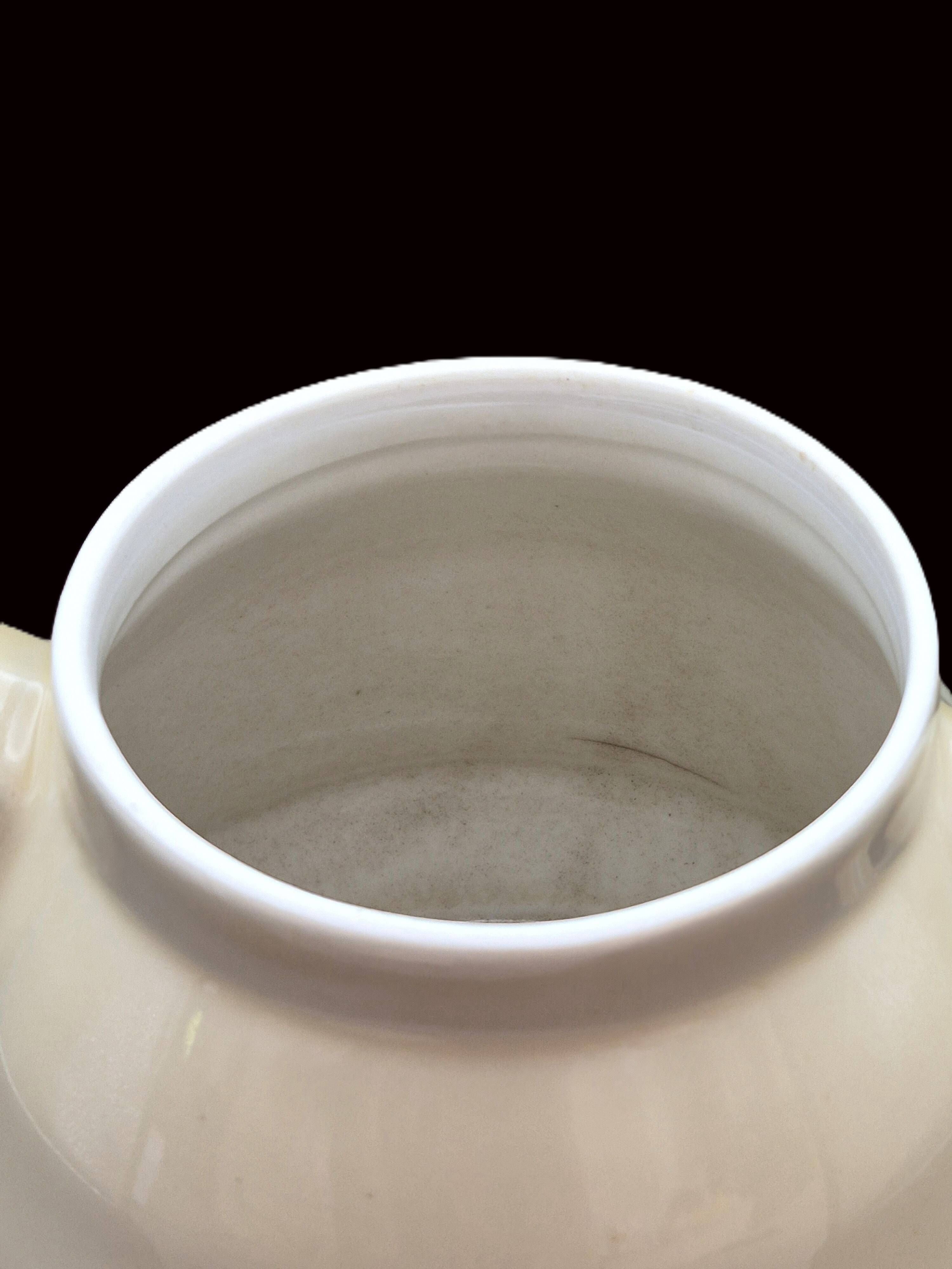 Vintage cream ceramic teapot – Authentic charm & chic country decor