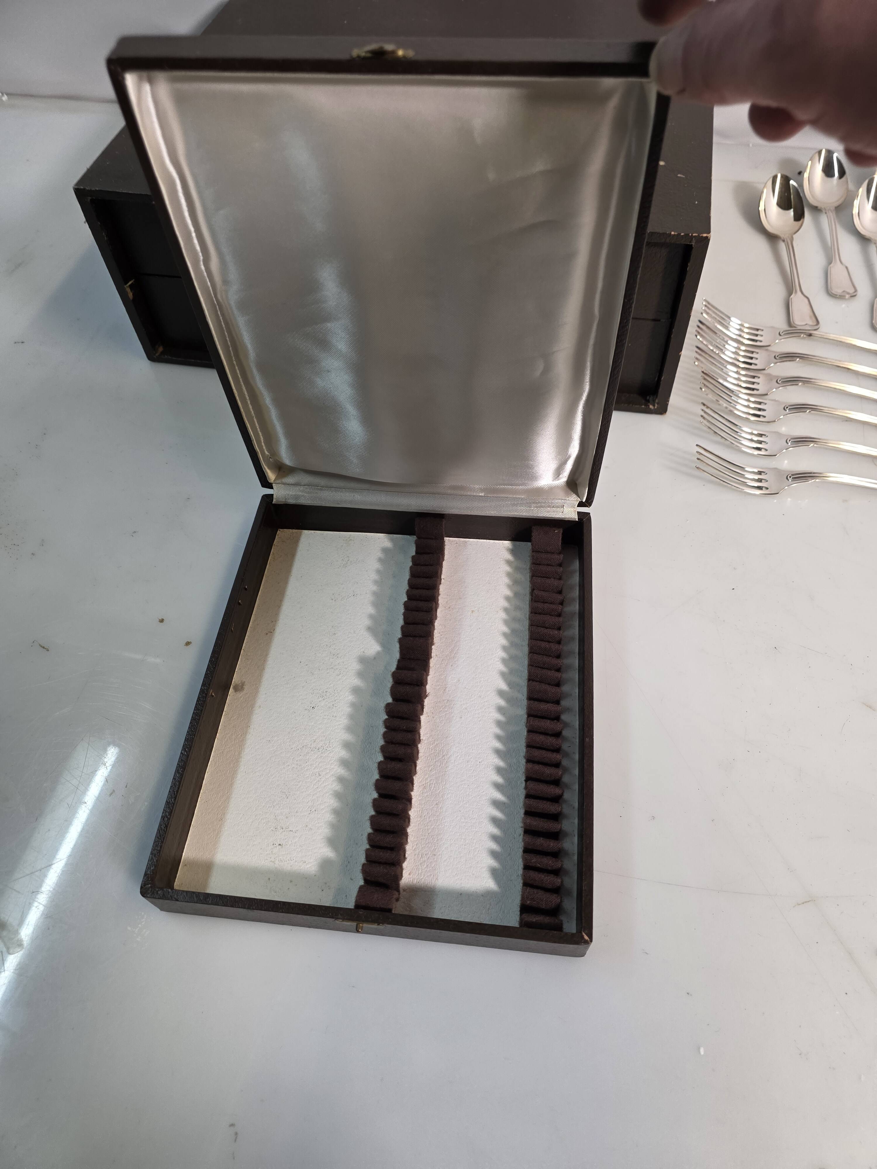 Boulenger silver-plated cutlery set, 86 pieces, hallmark 100.