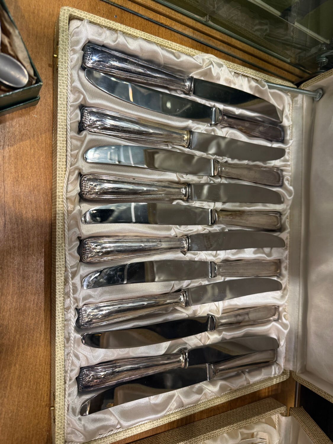 Box of 12 silver-plated knives