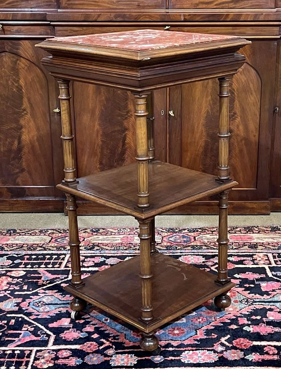 Guéridon Henri II en noyer et dessus marbre début XXème