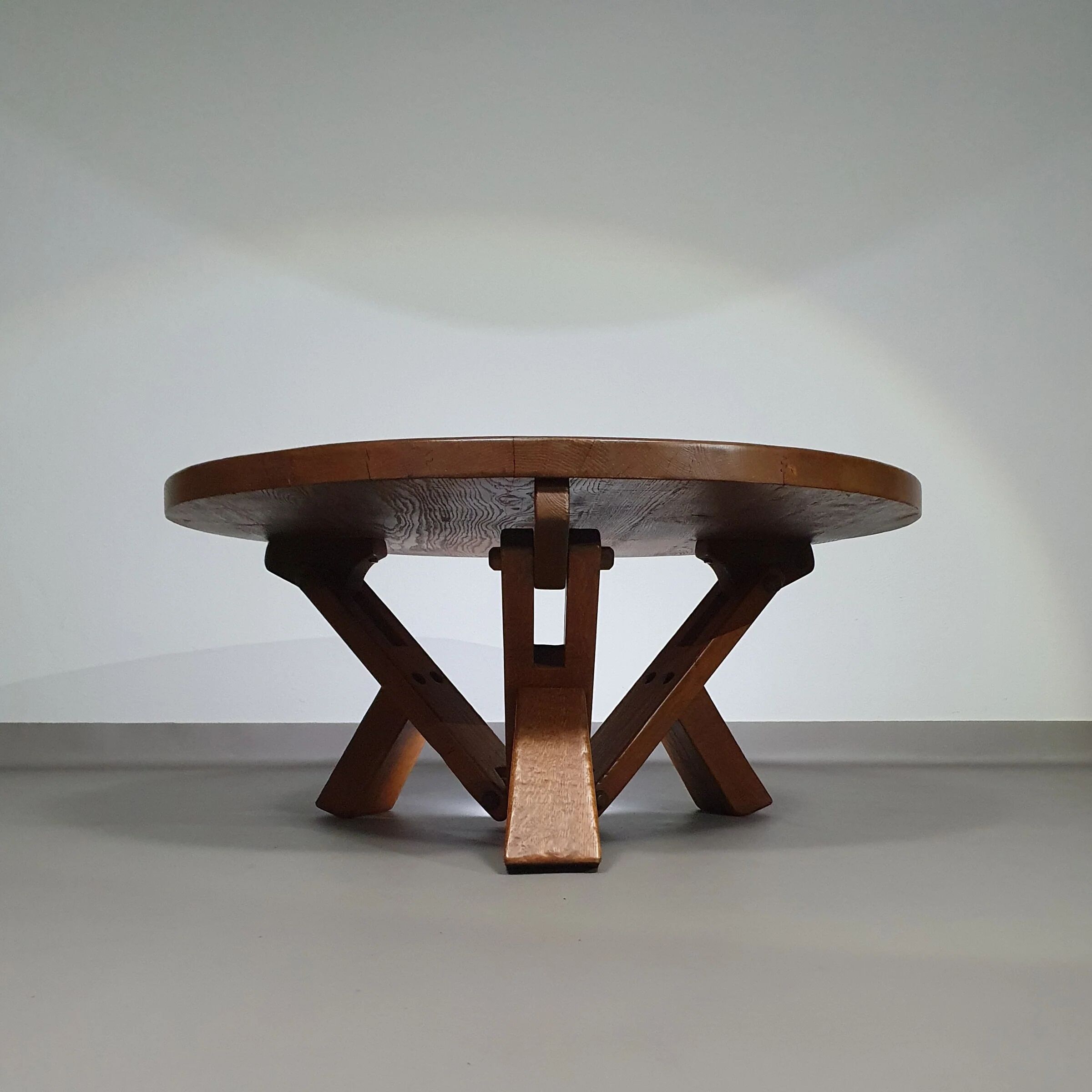 Table basse ronde en chêne, réglable en hauteur, années 1960