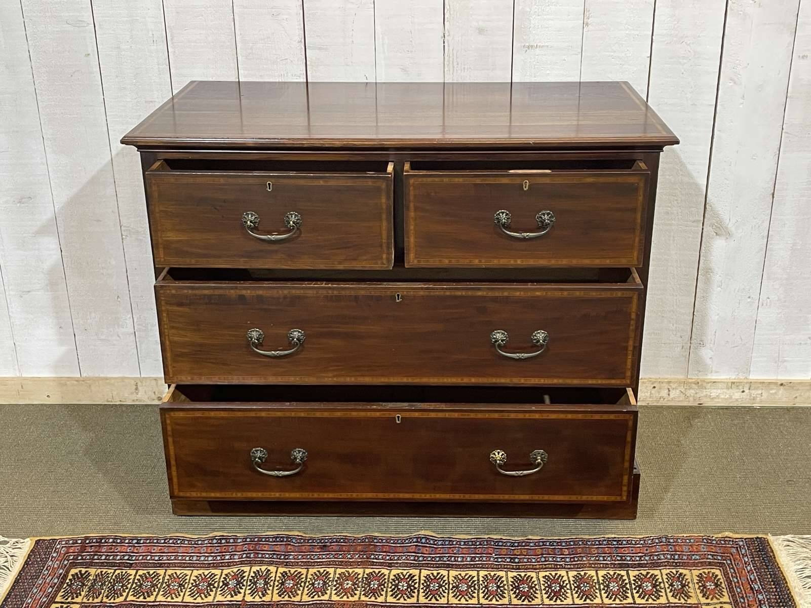 Commode anglaise début XXème en acajou
