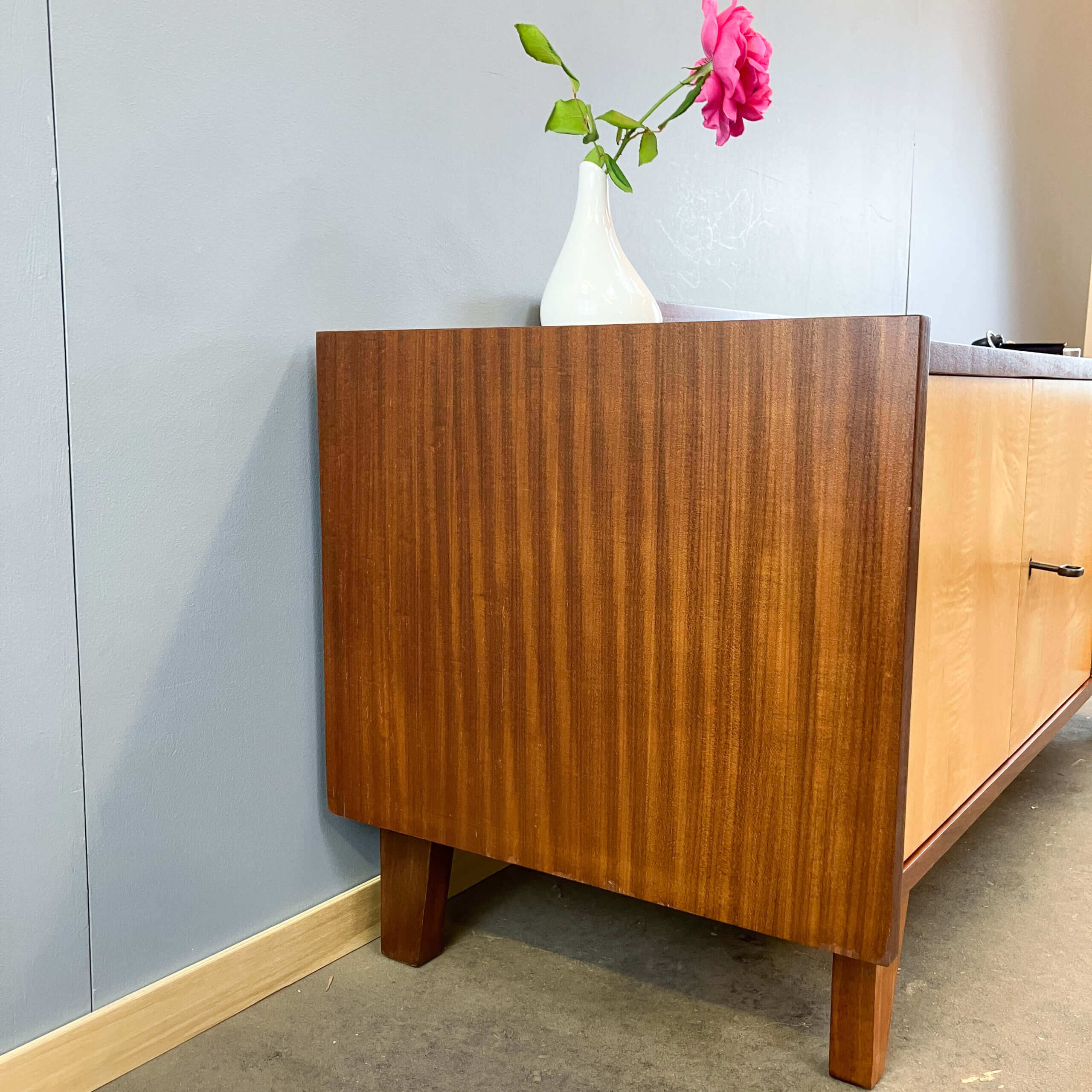 Lowboard, petit meuble de hall avec tiroirs, érable rayé, années 1960