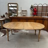 Round table in solid oak with its two extensions.