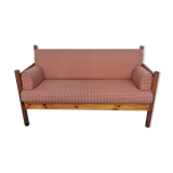 Bench in pine and gingham fabrics