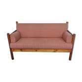 Bench in pine and gingham fabrics