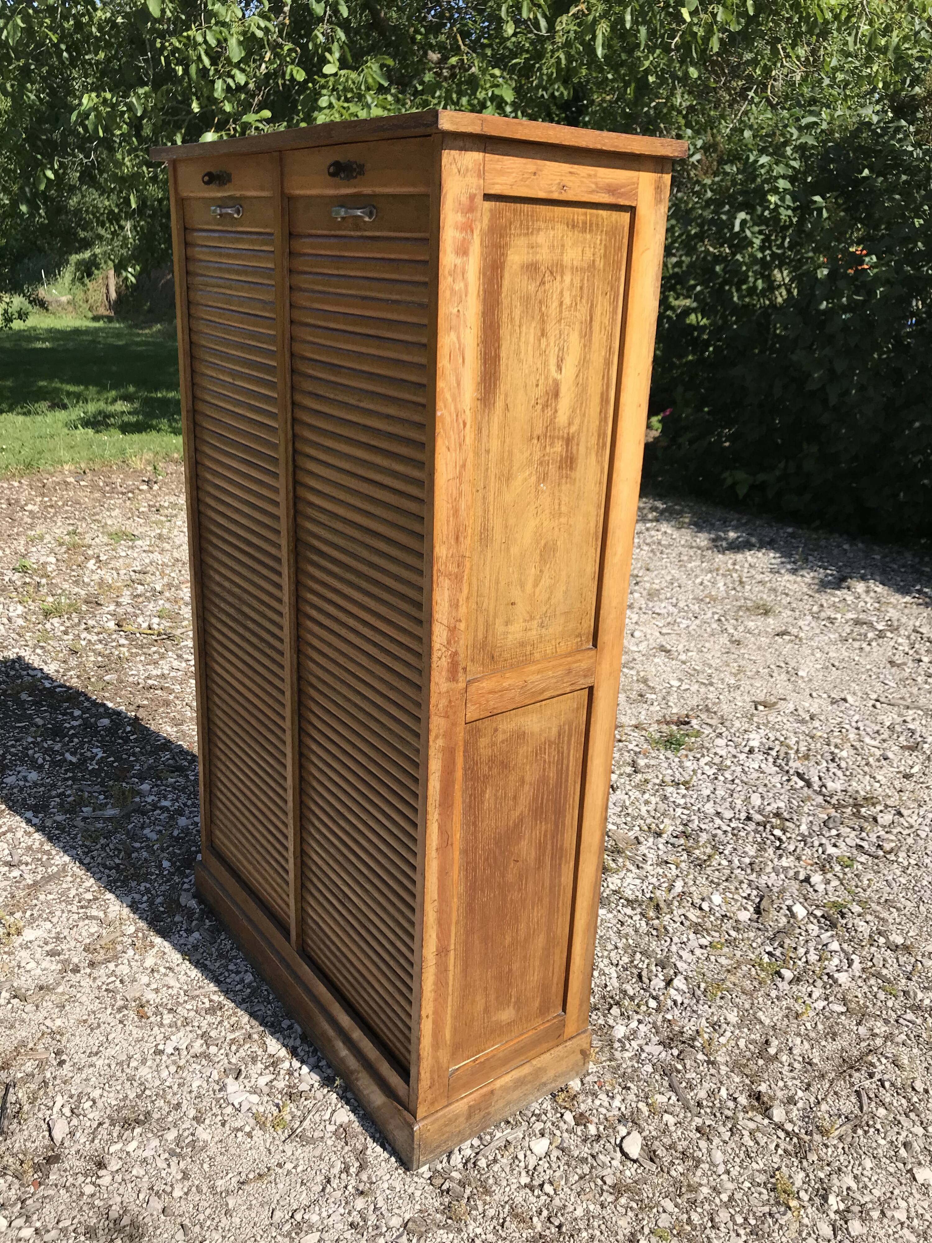 Notary furniture cabinet with curtains