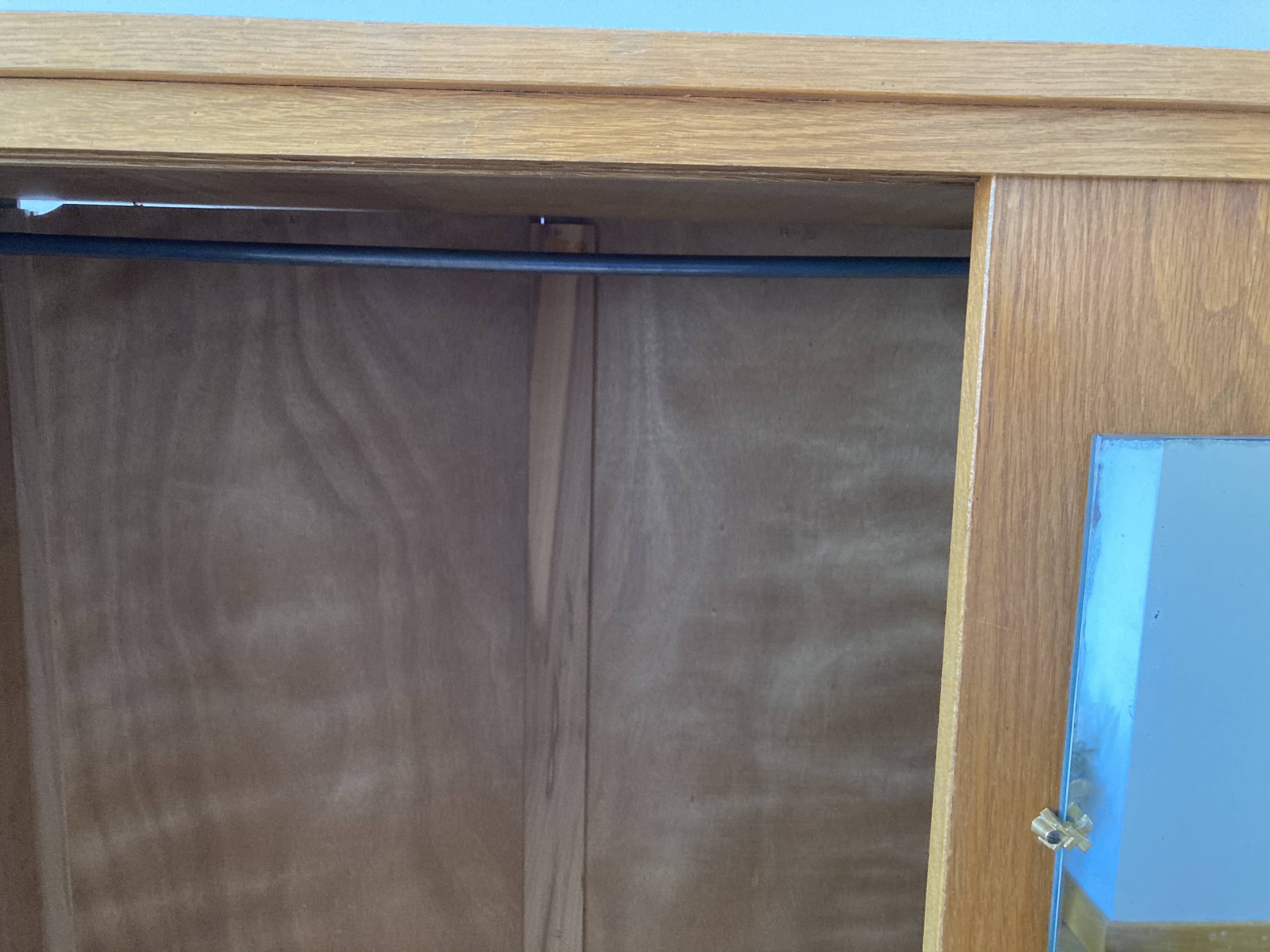 Wardrobe sliding doors compass feet