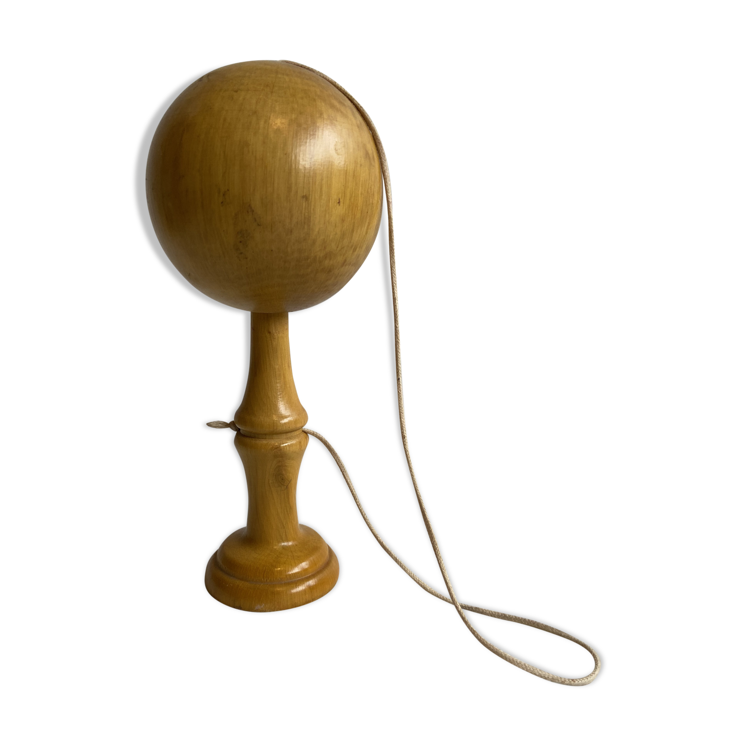 Light wood bilboquet