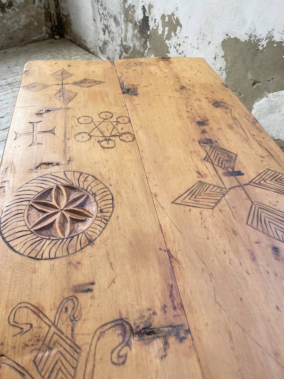 Popular art coffee table Switzerland 1900