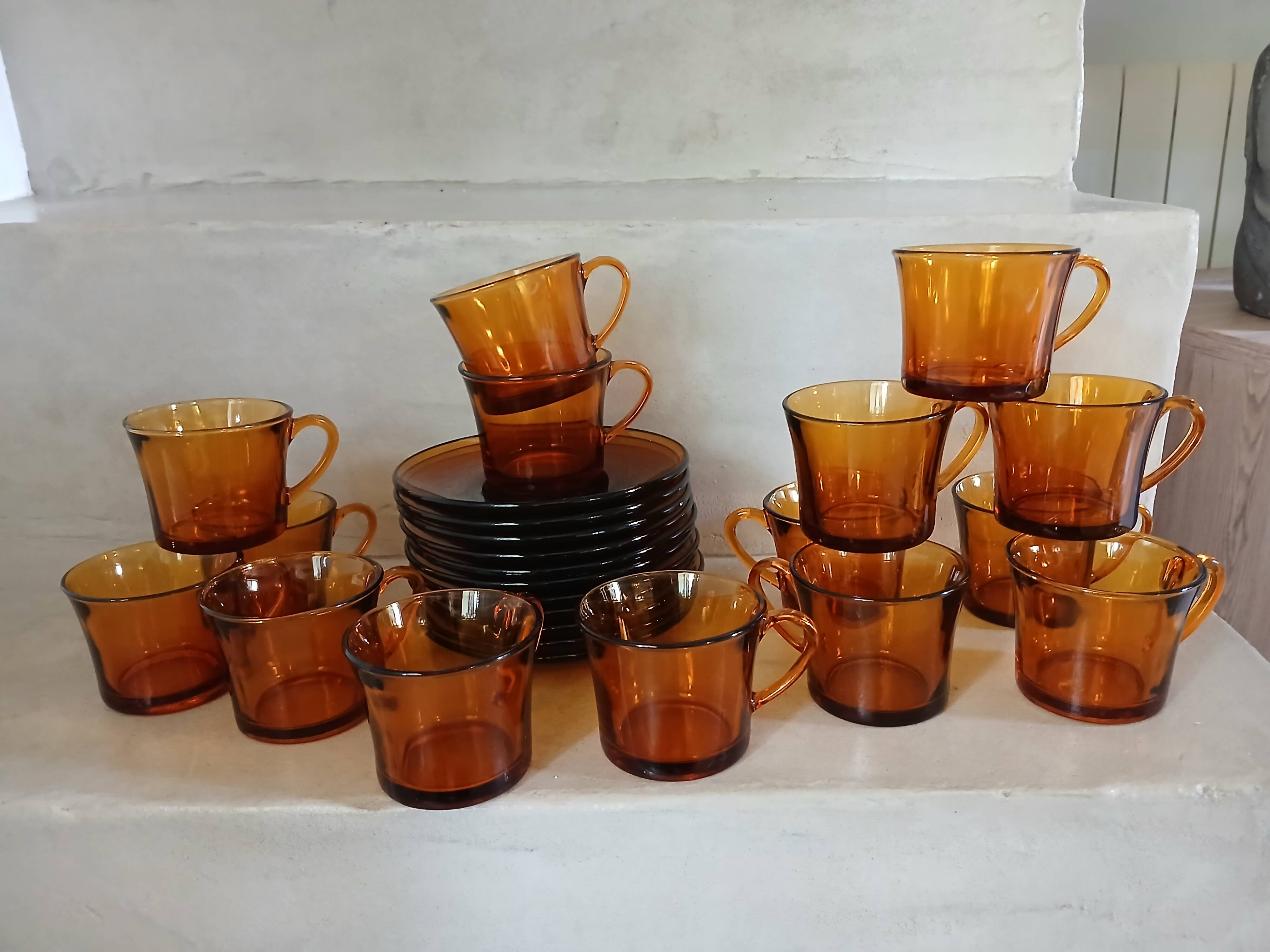 Set of 15 vintage amber Duralex coffee cups.