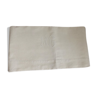 MG monogram linen sheet