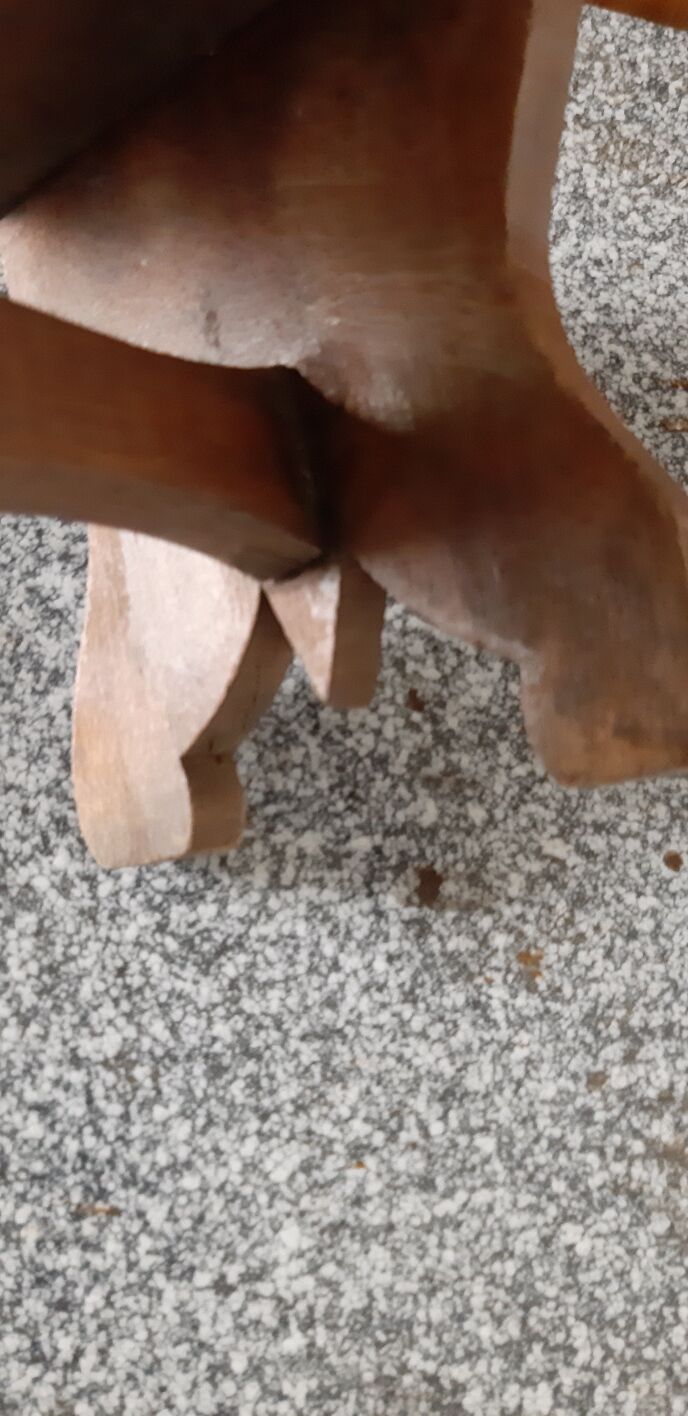 small bench rests feet