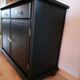 Buffet en bois massif noir satiné