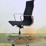 Armchair model EA119 of Charles and Ray Eames, Vitra edition